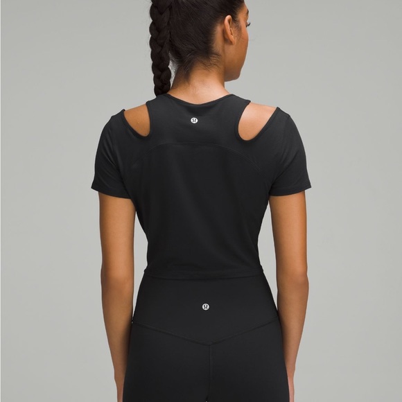 Shoulder Cut-Out Yoga T-Shirt In Black - Picture 2 of 9